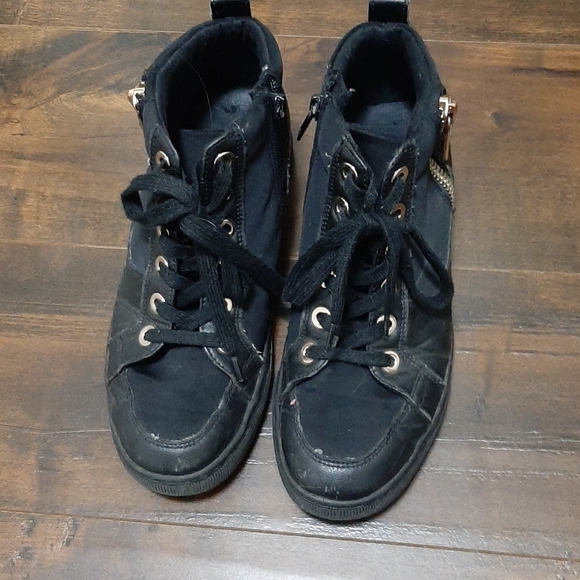 High top shoes - Picture 1 of 3